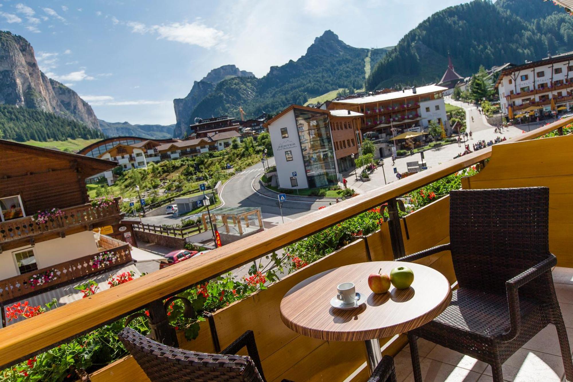 Hotel Oswald Selva di Val Gardena Ngoại thất bức ảnh